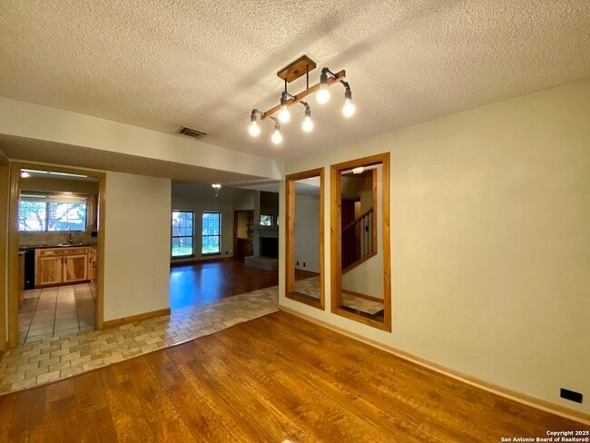 Building Photo - 8911 Shady Leaf