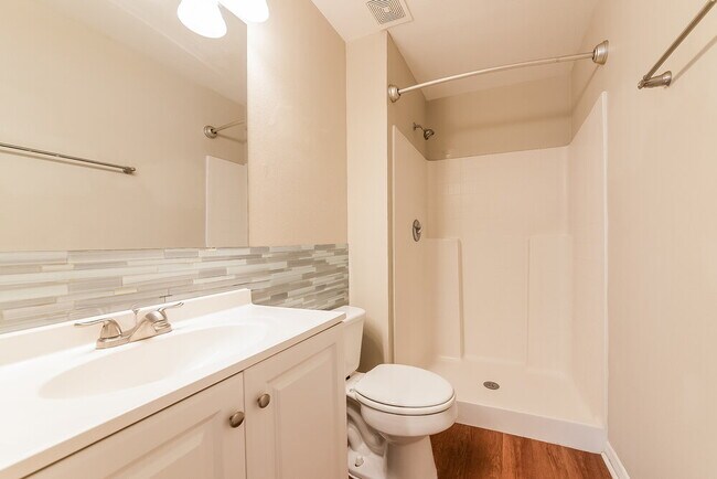 Building Photo - 1018 Brenton Leaf Dr