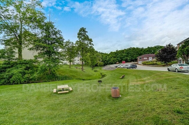 Building Photo - 1129 N Byrne Rd