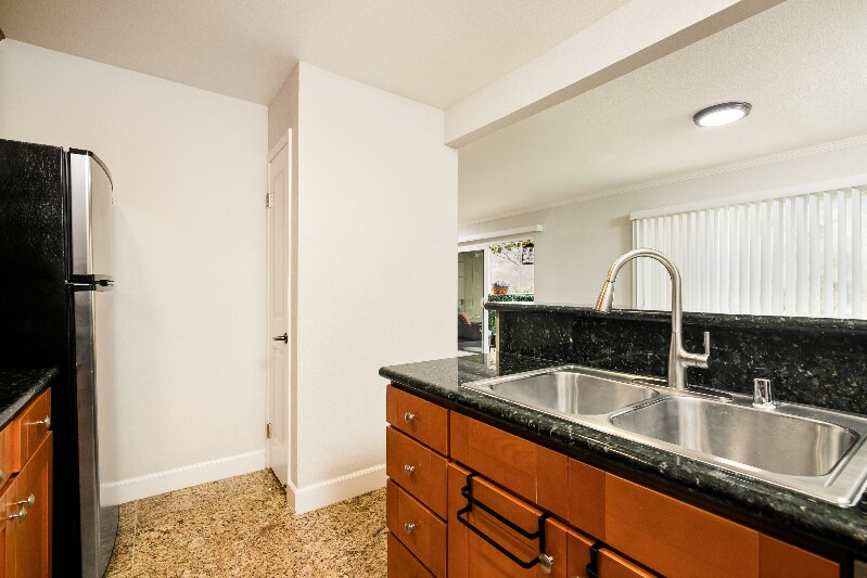 Building Photo - 8503 Villa La Jolla Dr