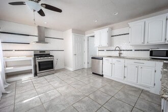 Building Photo - 913 NW 48th St