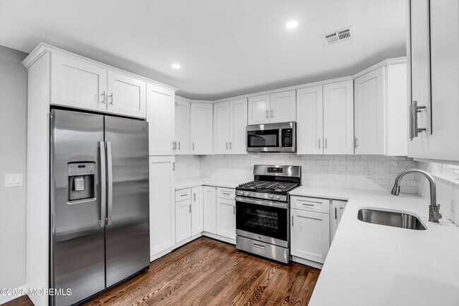 Building Photo - 1230 Dove St