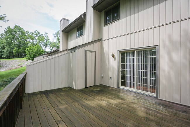 Building Photo - 439 Foxfire Dr