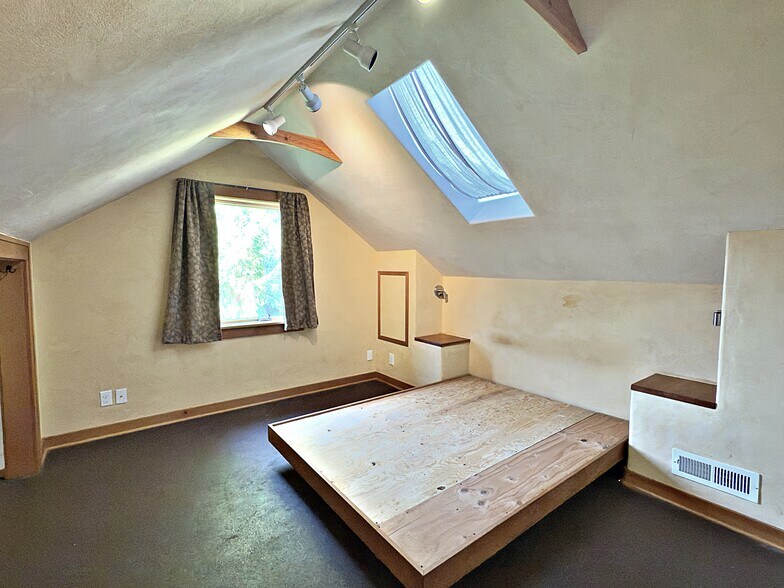 Building Photo - 2534 SE 31st Ave