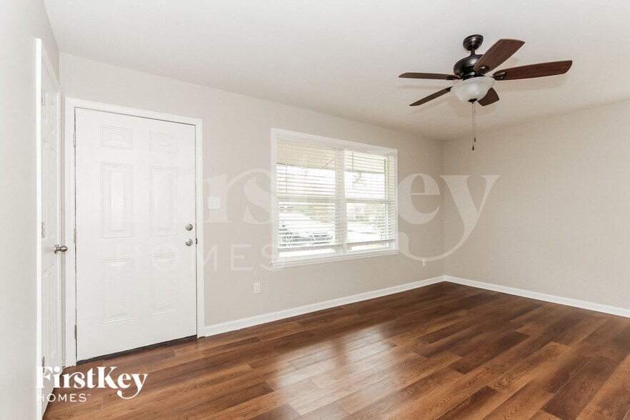 Building Photo - 3610 Bardot Dr