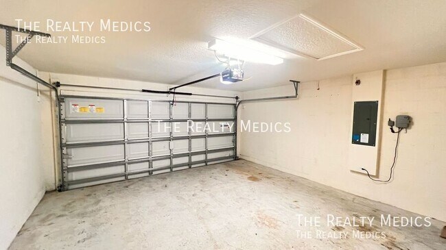 Building Photo - 1097 SILAS St
