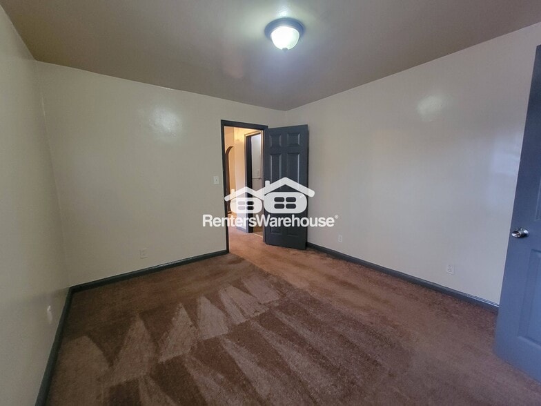 Building Photo - 1056 Regent St SW