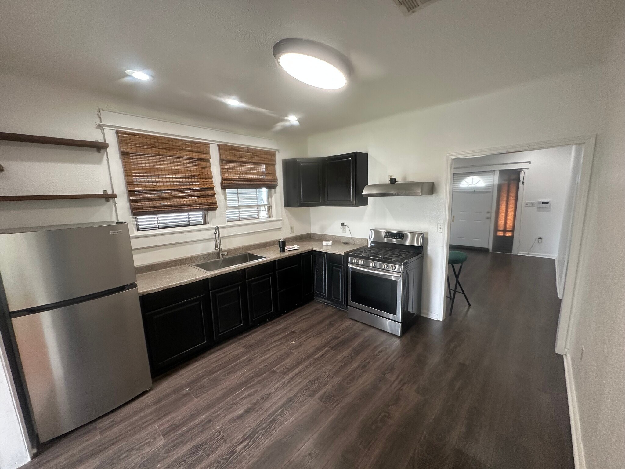 Building Photo - 1640 Poland Ave