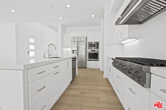 Building Photo - 147 Sawbuck