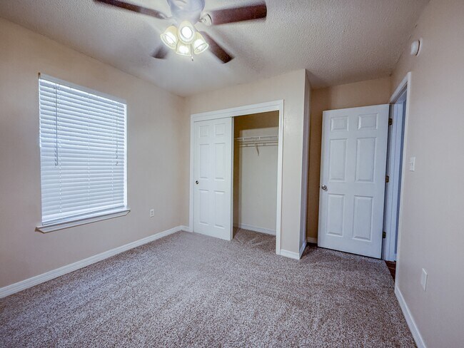 Building Photo - 309 Adams Dr