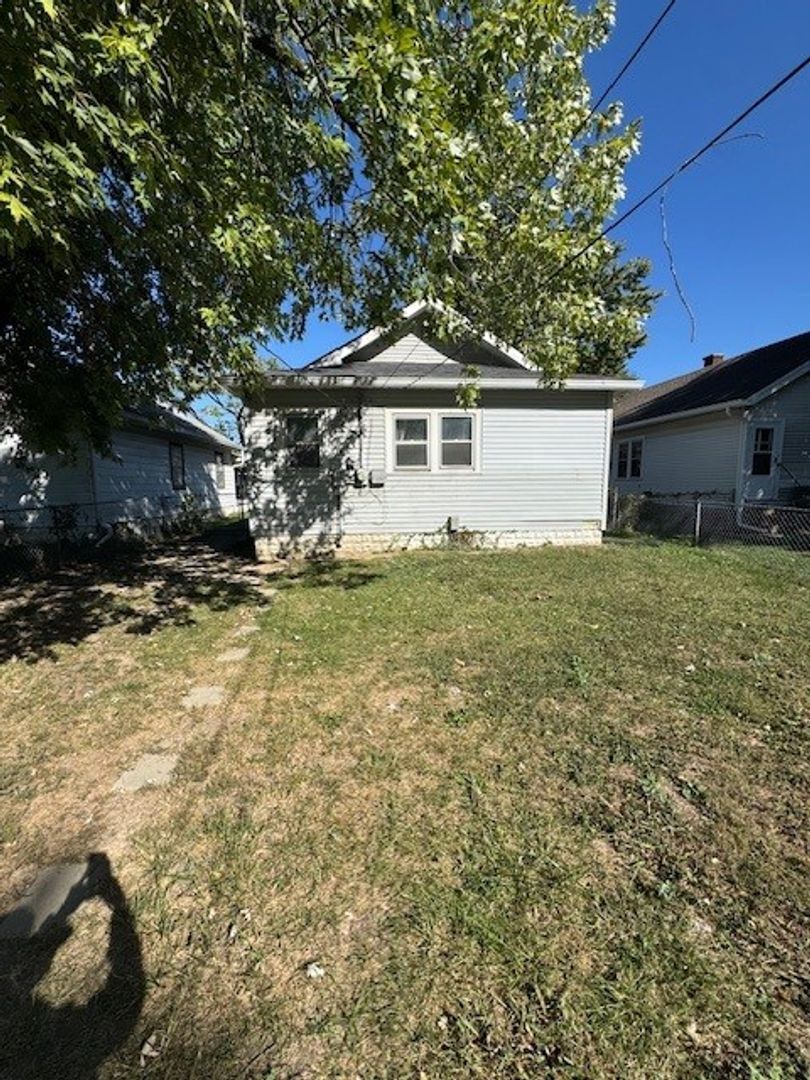 Building Photo - South Side Three Bedroom Bungalow
