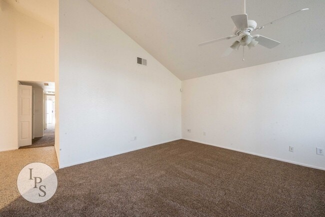 Building Photo - North West Fresno Home, 3BR/2BA, Lots of Amenities