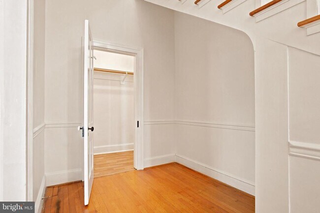 Building Photo - 209 N Washington St
