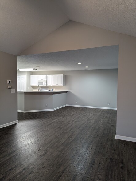 Dining Area - 5004 Hunters Trail