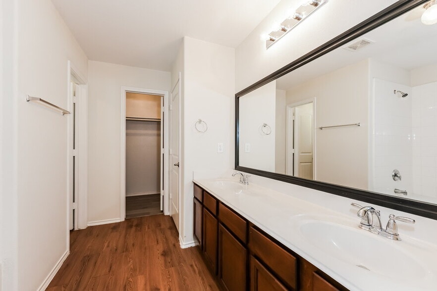 Building Photo - 4031 Ridgetop Dr