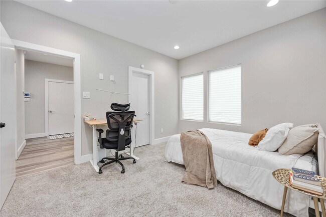 Building Photo - 2611 Huntington Creek Ln