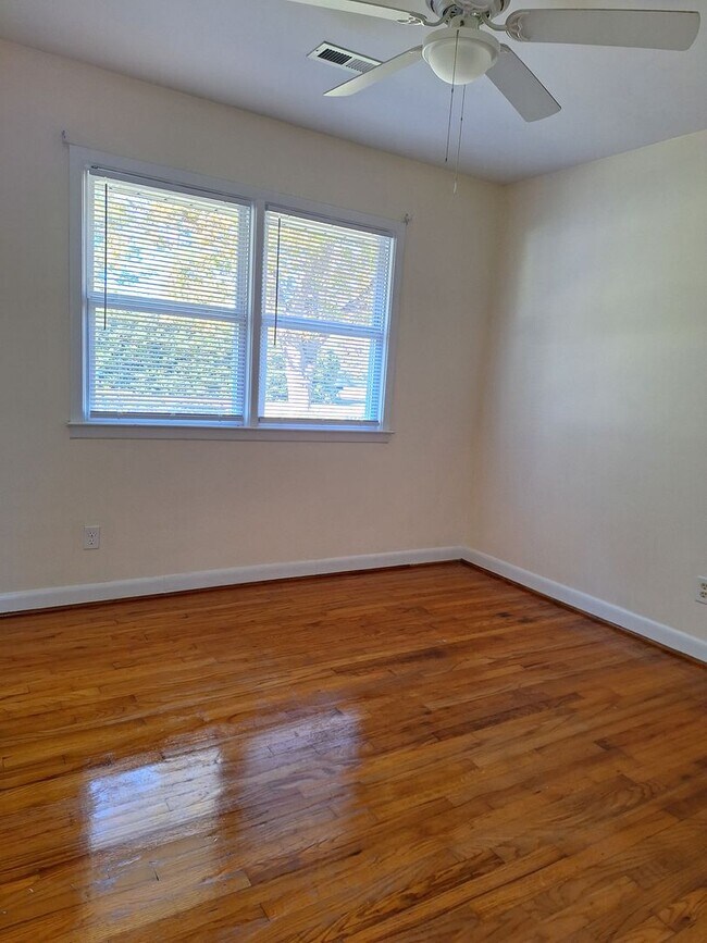 Building Photo - 91 Holland Dr