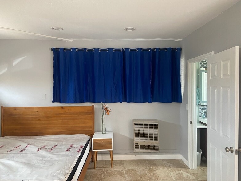 Blackout Curtains - 4848 Diane Ave