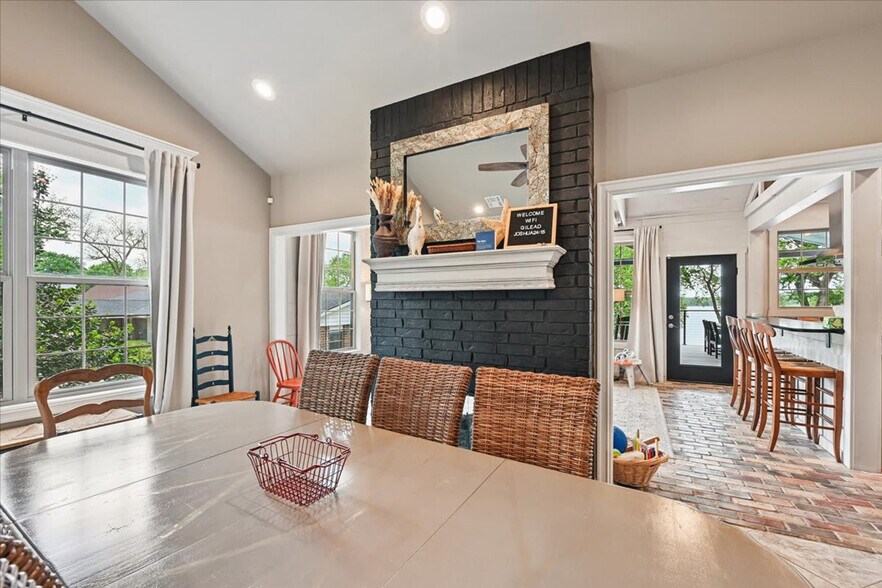 Building Photo - 1115 Red Bud Dr