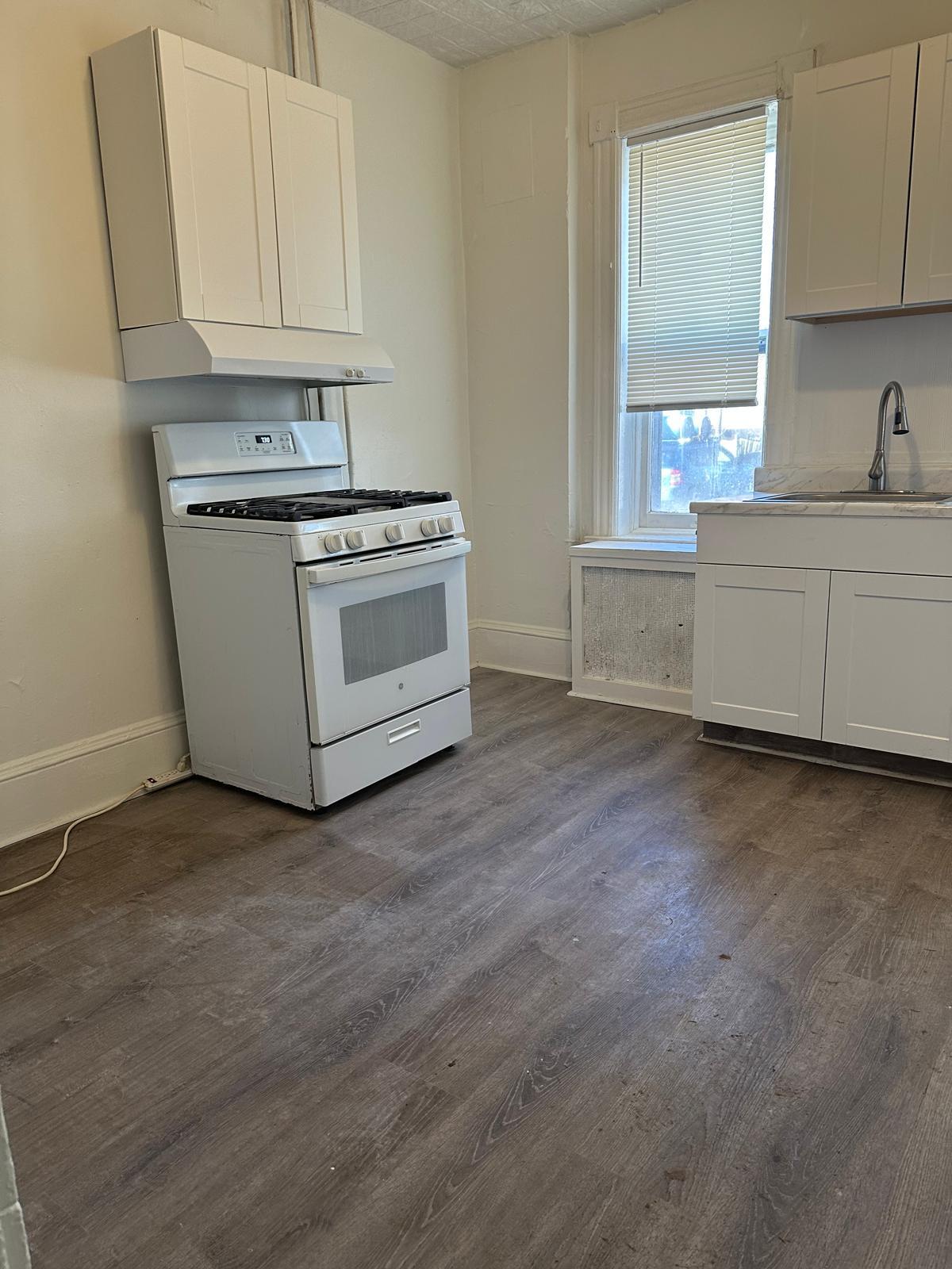 Building Photo - 89 Downs St