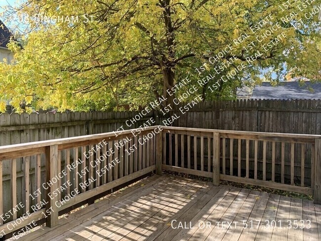 Building Photo - 208 Bingham St