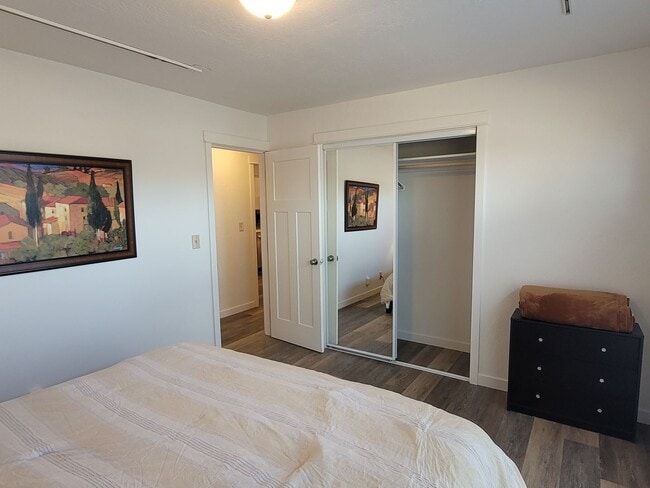 Building Photo - 824 NE 4th St