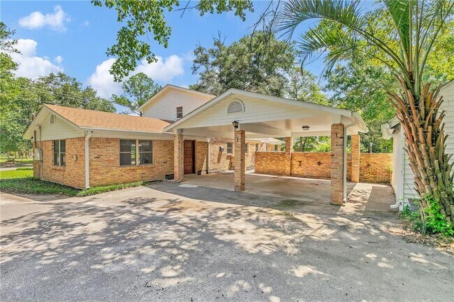 Building Photo - 3715 S Conway Dr