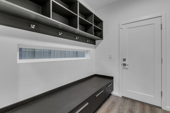 Building Photo - Large luxurious 5 bedroom Home in Renton