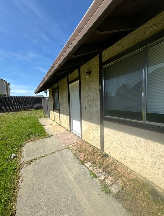 Building Photo - MA346