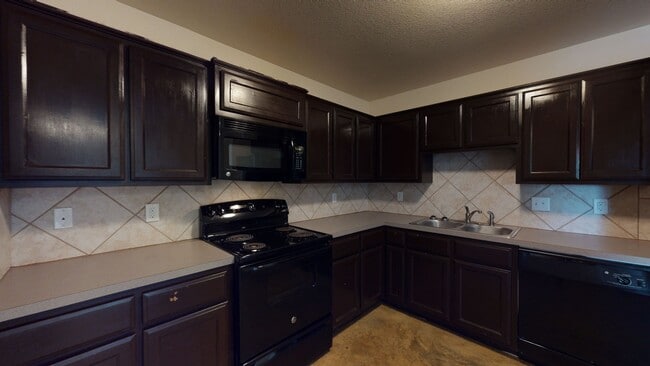 Building Photo - 2 WEEKS FREE !!!! GORGEOUS DUPLEX IN COPPE...