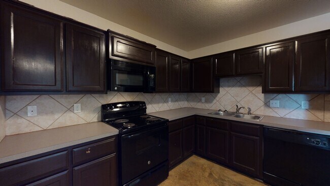 Building Photo - FREE DECEMBER RENT!!