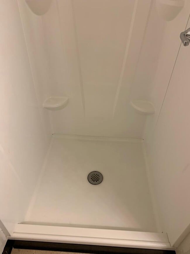 Building Photo - 328 Sellars St