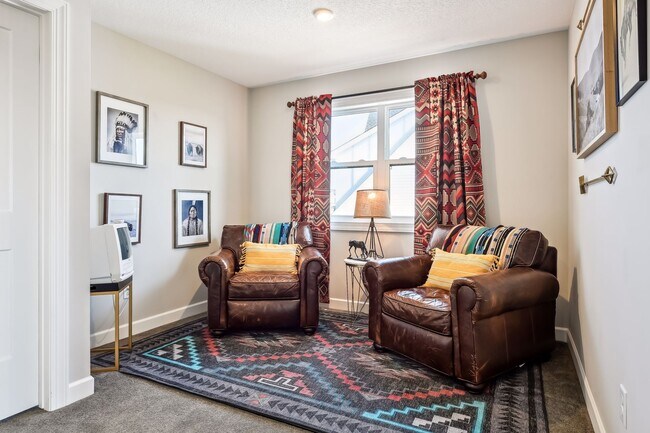 Building Photo - 2275 Lakeshore Point Dr N E