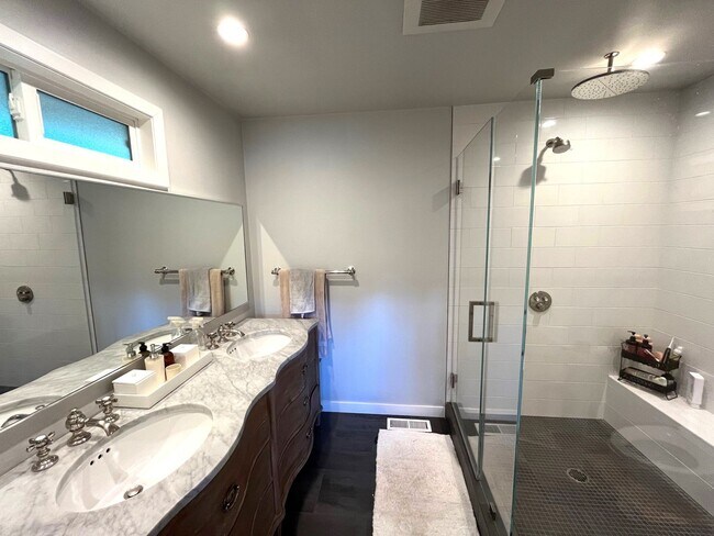 Building Photo - INCREDIBLE, MUST SEE MILL VALLEY THREE BED...