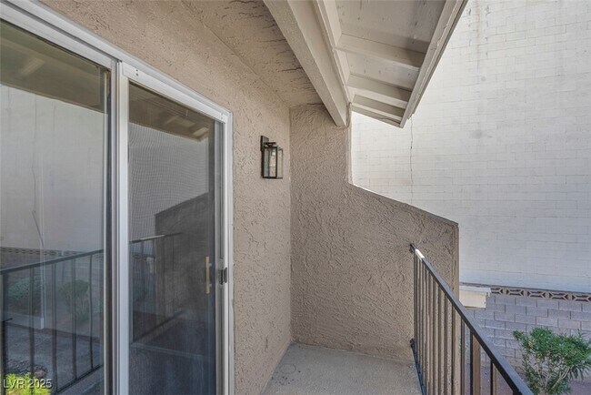Building Photo - 456 Sellers Pl