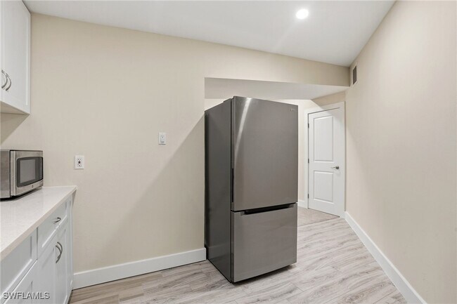 Building Photo - 6070 Lancewood Way
