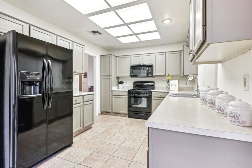 Building Photo - 3013 Sungold Dr