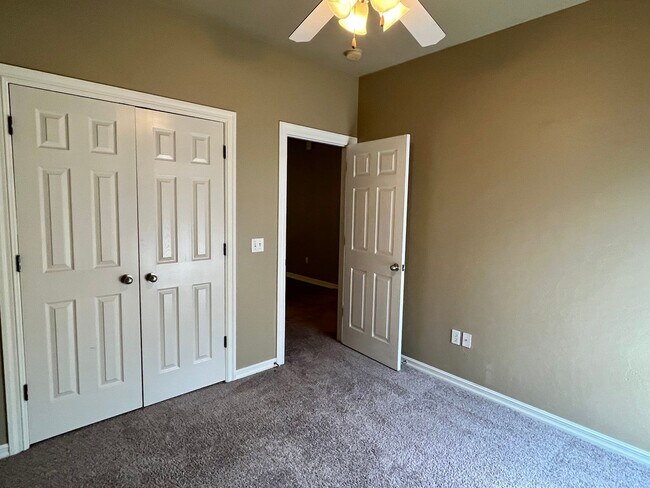 Building Photo - 6737 NW 125th Ct
