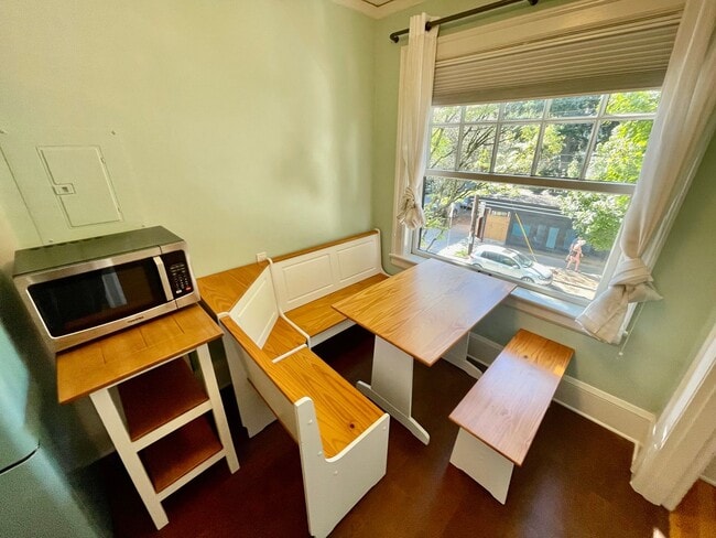 Building Photo - Charming Studio off NW 23rd - PRIME LOCATION!