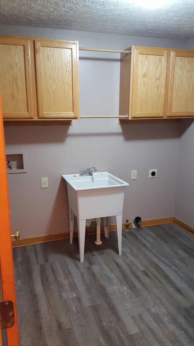 Building Photo - 6946 Seafield Ct