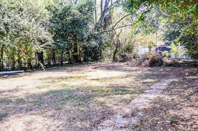 Building Photo - 2BR Cozy Ensley Home