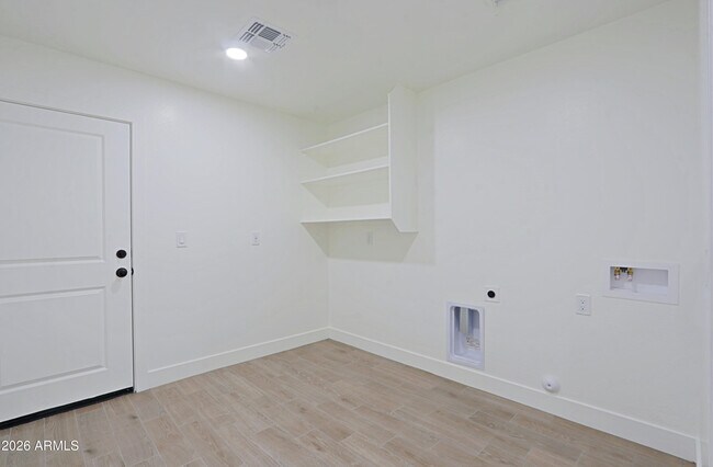 Building Photo - 454 S Pioneer