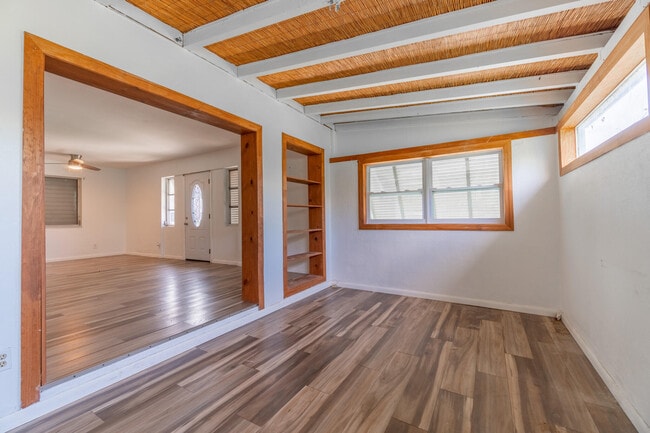 Building Photo - 170 Banyan Dr