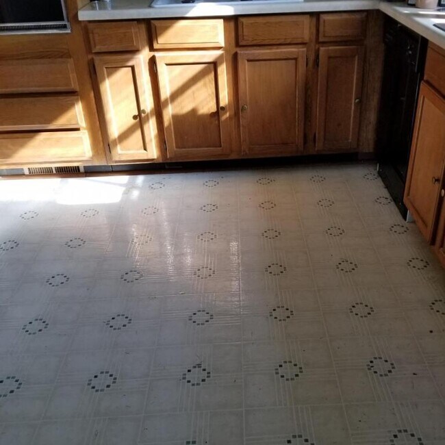 Building Photo - 2424 Birch Ave