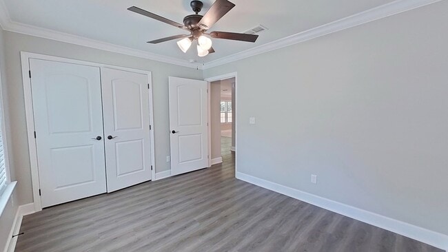 Building Photo - 211 Lucy St