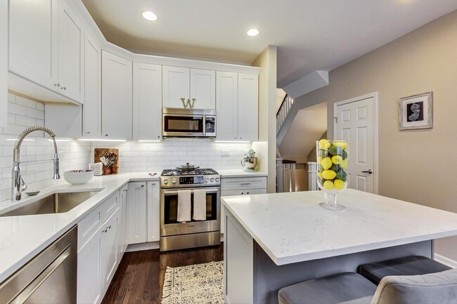 Building Photo - 1351 W Altgeld St