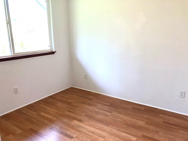 Building Photo - 15-1579-1579 Loke Rd