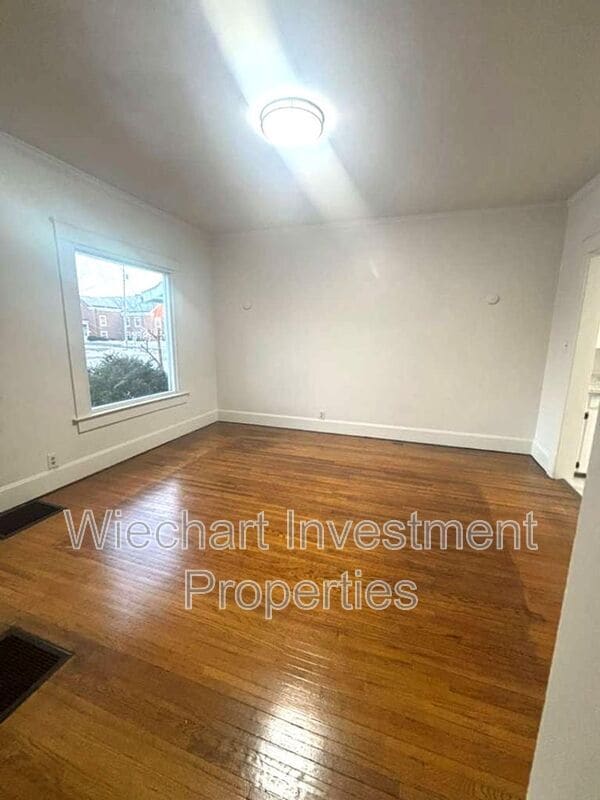 Building Photo - 1139 W Market St