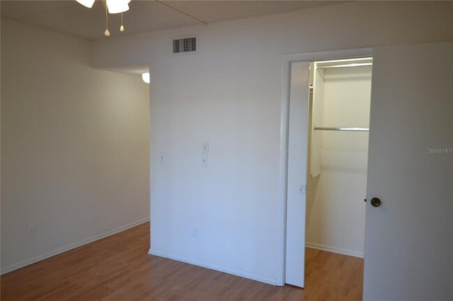 Building Photo - 209 Woodlake Wynde