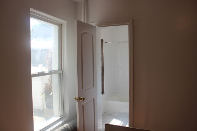 Building Photo - 273 E 39th St